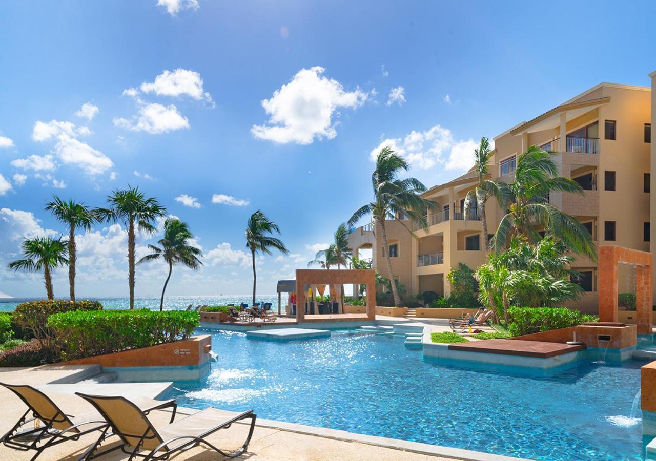Condo Surf 405 - Luxury Oceanview Beachfront 3 Bedroom With Gym - At El Faro Condos Плая дел Кармен Екстериор снимка